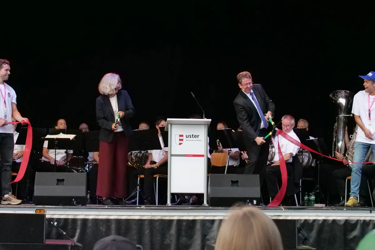 Eröffnung des Usterfests 2025 mit Bundesrat Rösti und Stadtpräsidentin Thalmann.